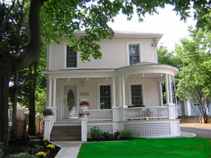 ACCOMMODATIONS NIAGARA BED AND BREAKFAST a Bed and Breakfast in Niagara Falls.  All The Comforts of Home
