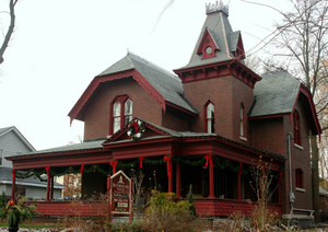 BLYTHEWOOD MANOR BED & BREAKFAST a Bed and Breakfast in Niagara Falls.  Stay in a 140 year old Victorian home, with all the luxuries of a wonderful Bed & Breakfast!